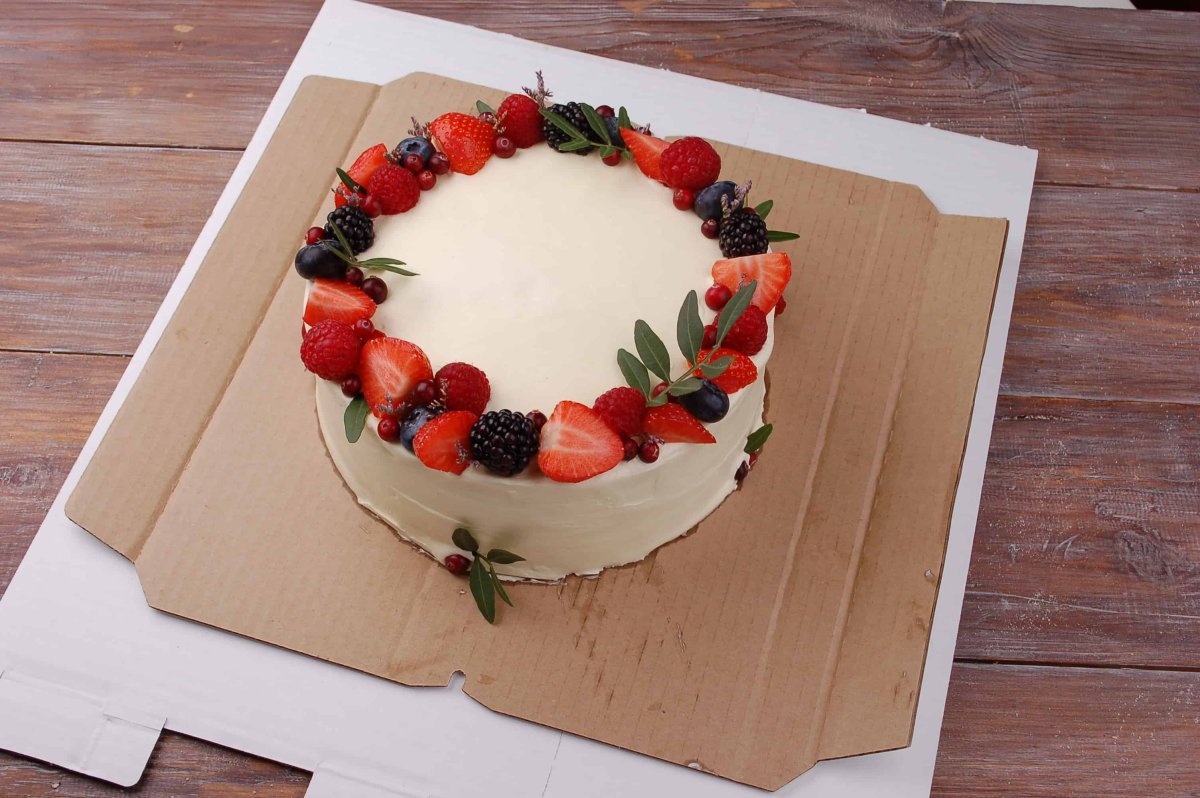 Торт с ягодами вид сверху