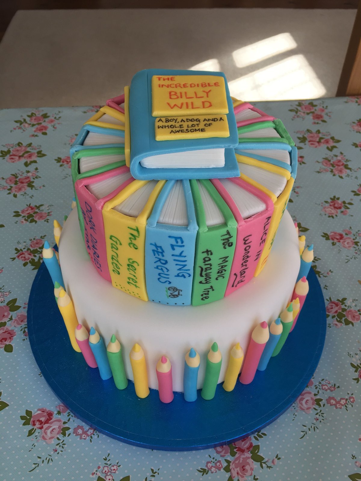 Торт на выпускной в школу