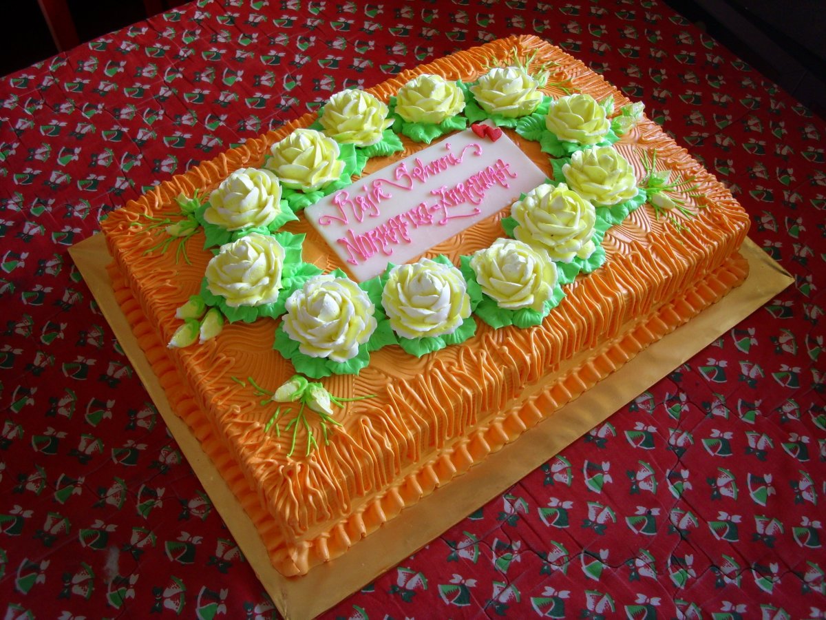 Торт кремовый в музыкальном стиле