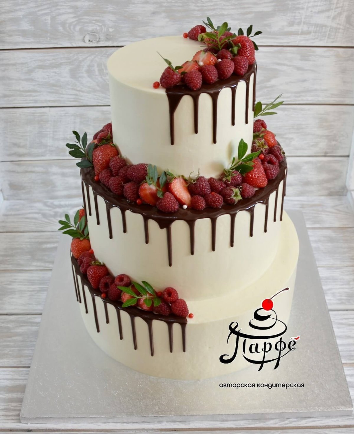 Двухъярусный торт для мужчины 50 лет