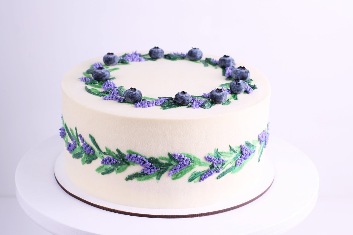 Многослойный декор торта