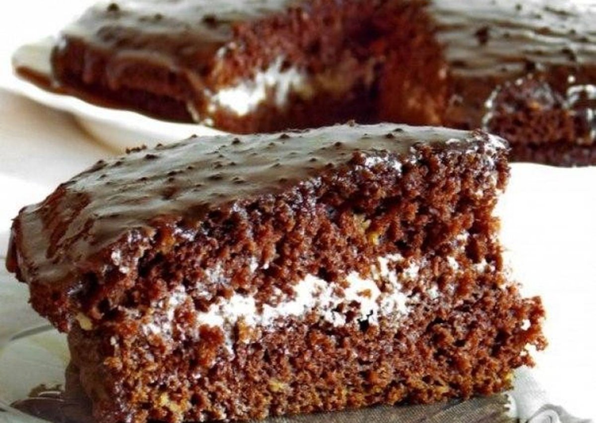 Влажный шоколадный торт