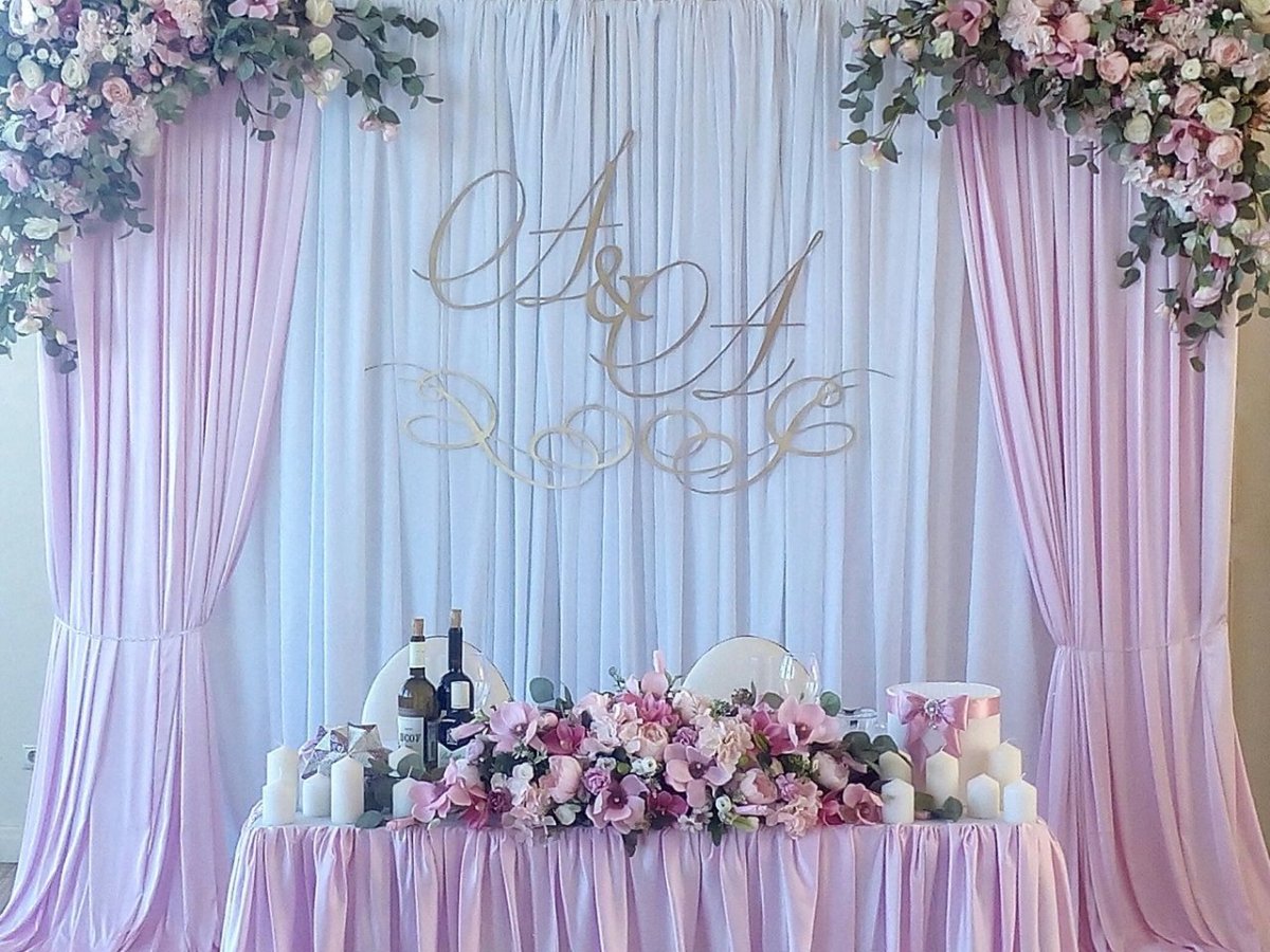 Президиум в розовом цвете