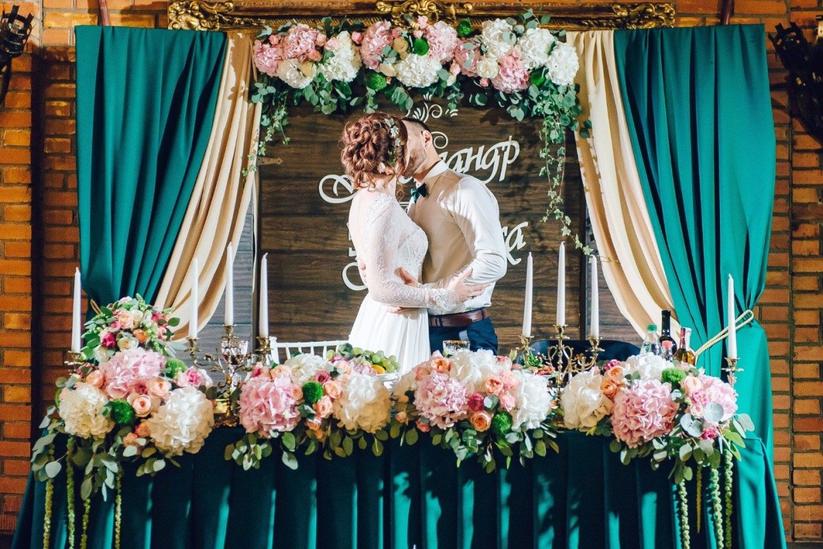 Президиум в изумрудном цвете