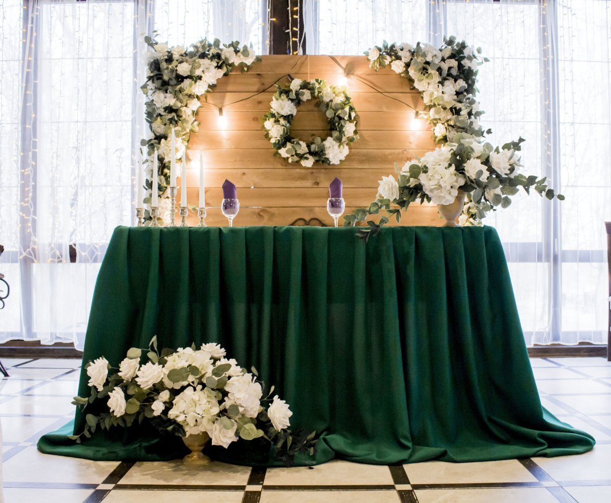 Декор свадьбы в изумрудном цвете
