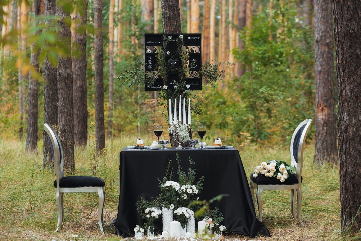 Украшение стола в стиле бело черного