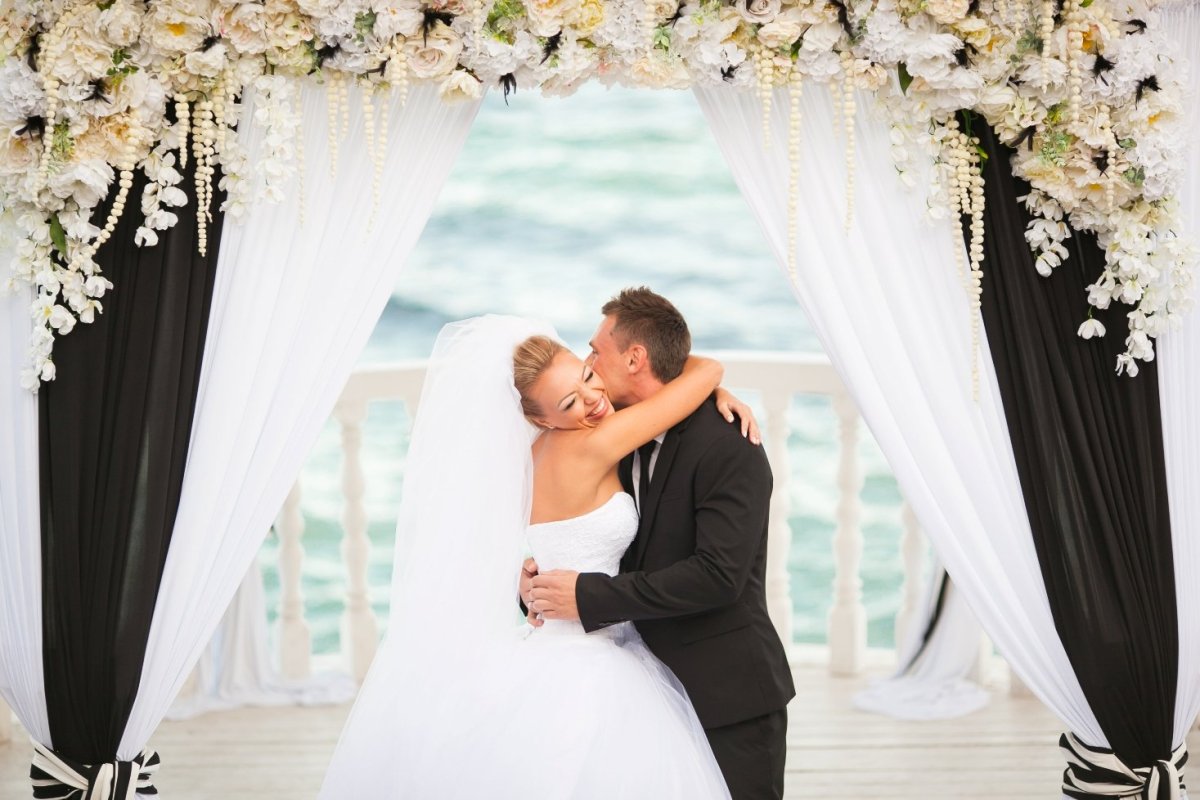 Украшение свадебного зала