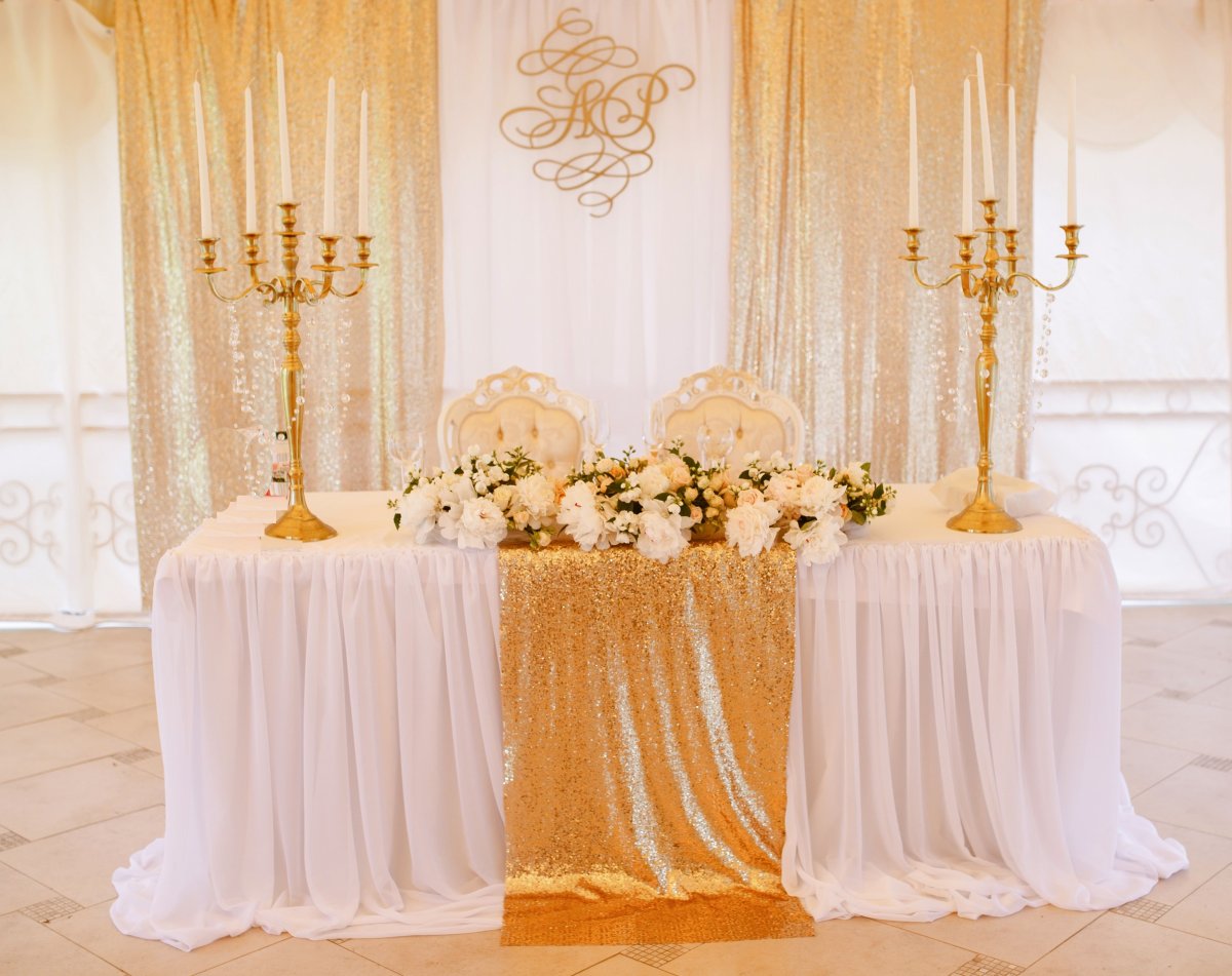 Украшение зала на свадьбу в золотом цвете