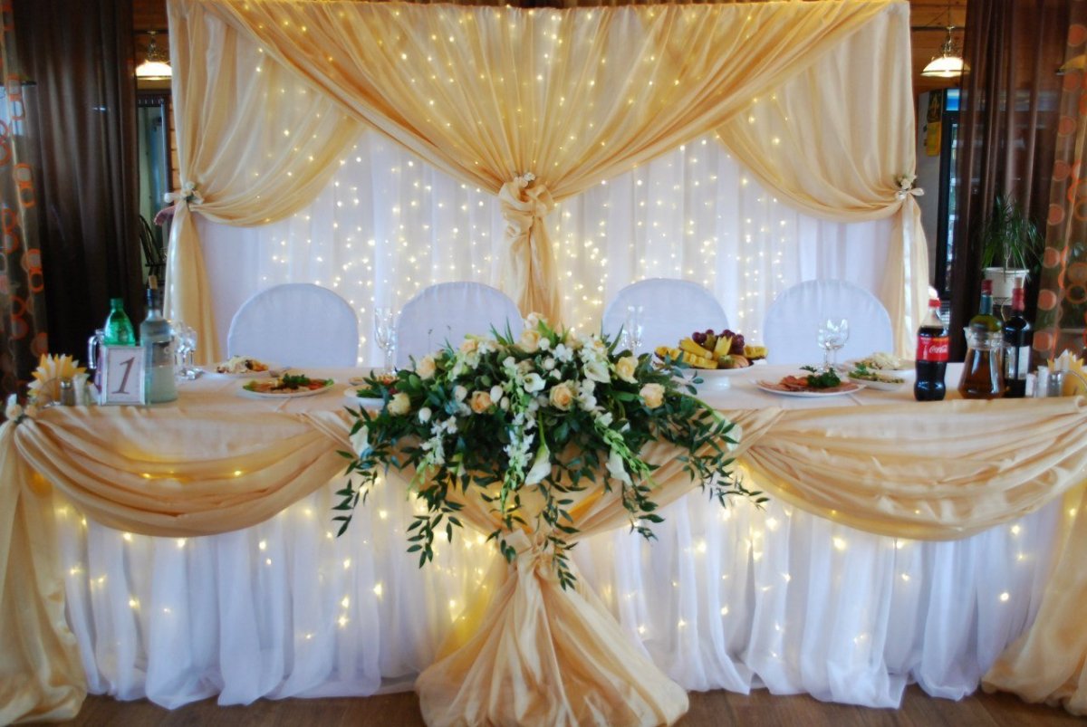 Декор стола жениха и невесты