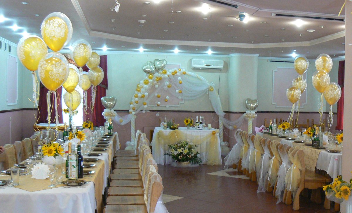 Украшение зала на золотую свадьбу шарами