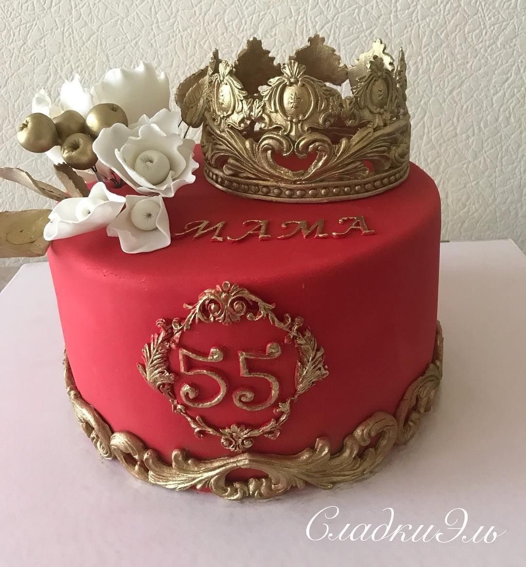 Красный торт с короной