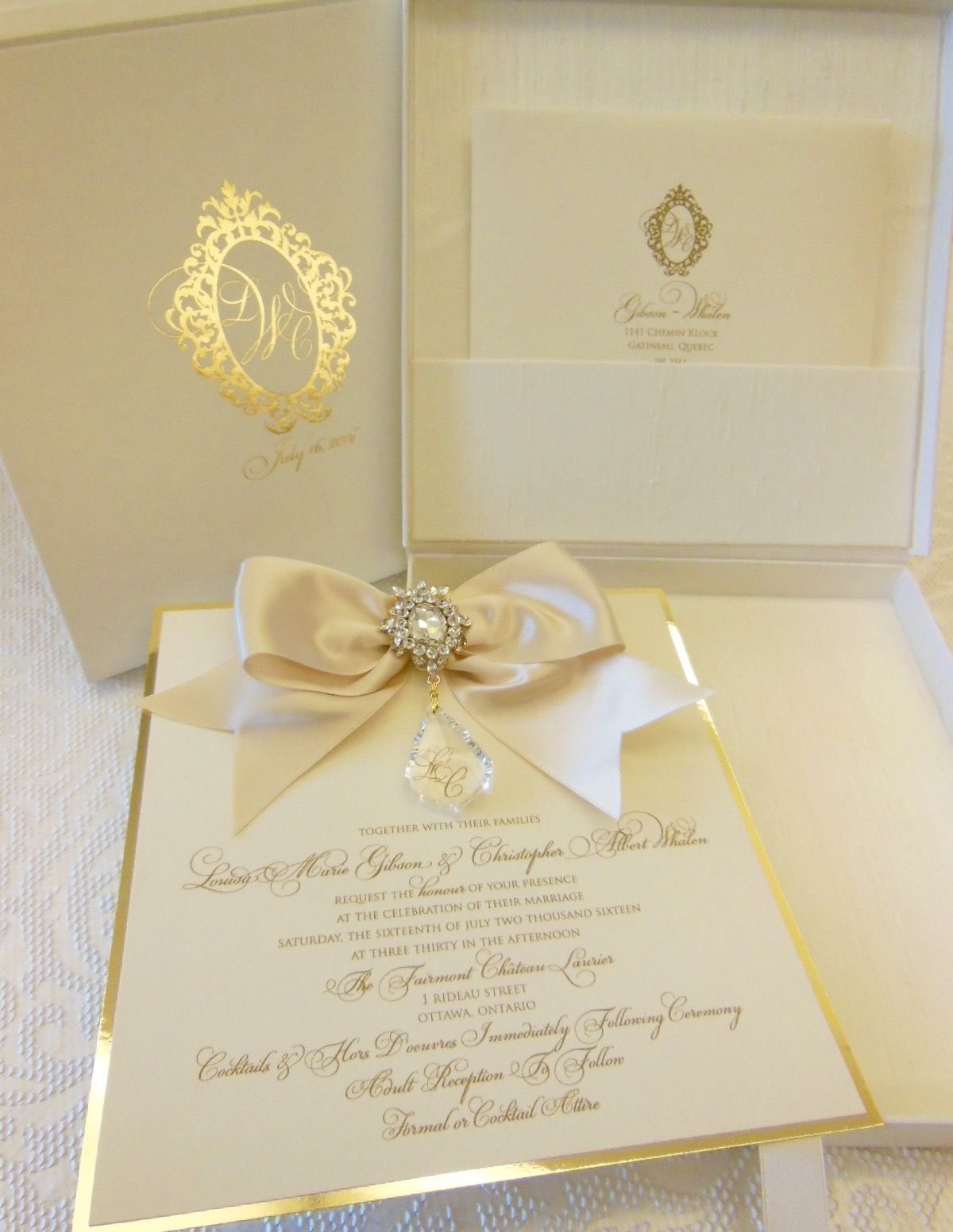 Приглашение на свадьбу на золотой бумаге