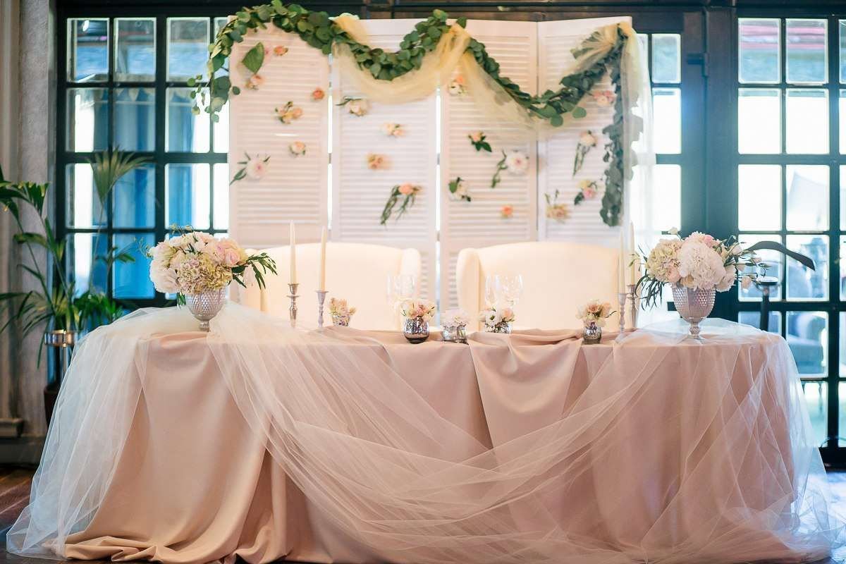 Декор стола молодоженов