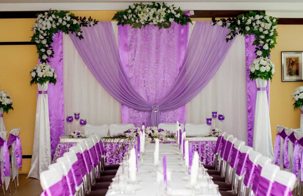 Свадебный зал в фиолетовом цвете