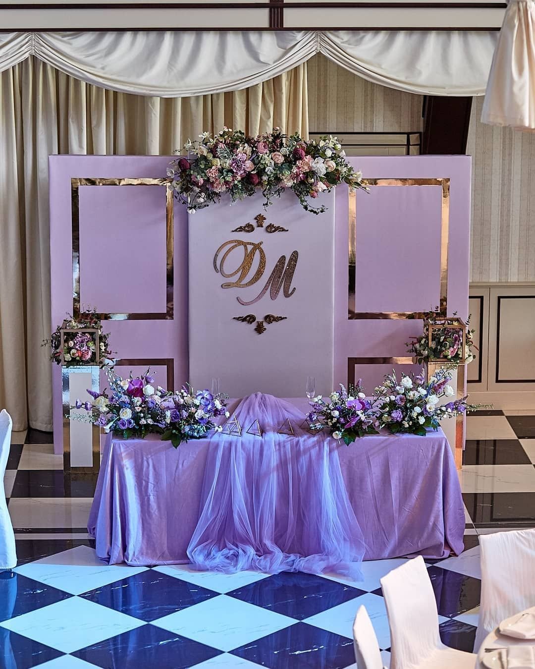 Украшение свадебного зала в фиолетовом цвете
