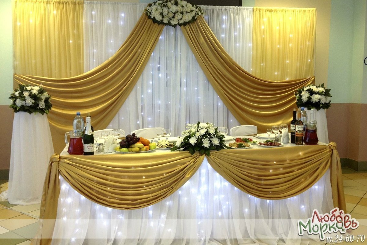 Украшение свадебного зала в золотисто-бежевых тонах