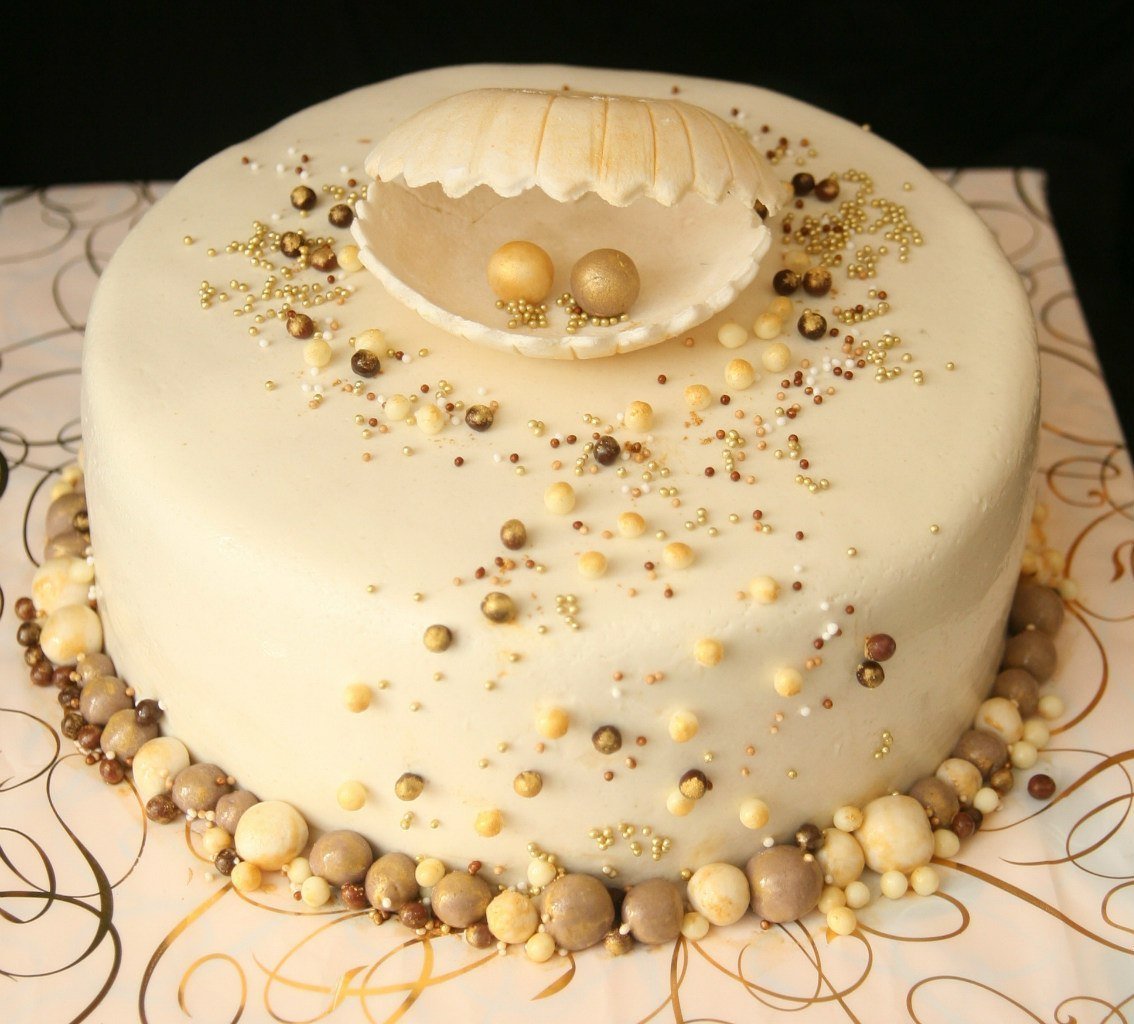 Свадебный торт с жемчугом