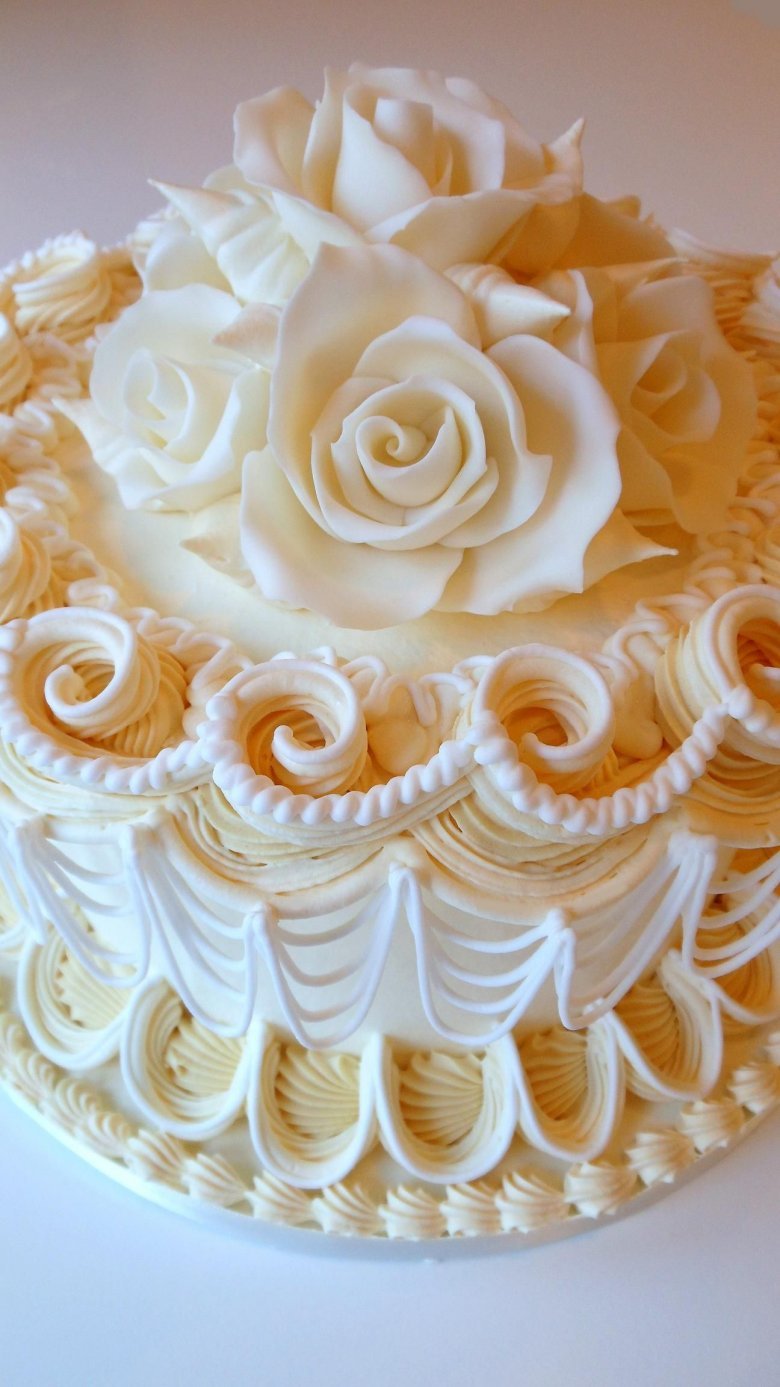 Украшение торта белковым кремом