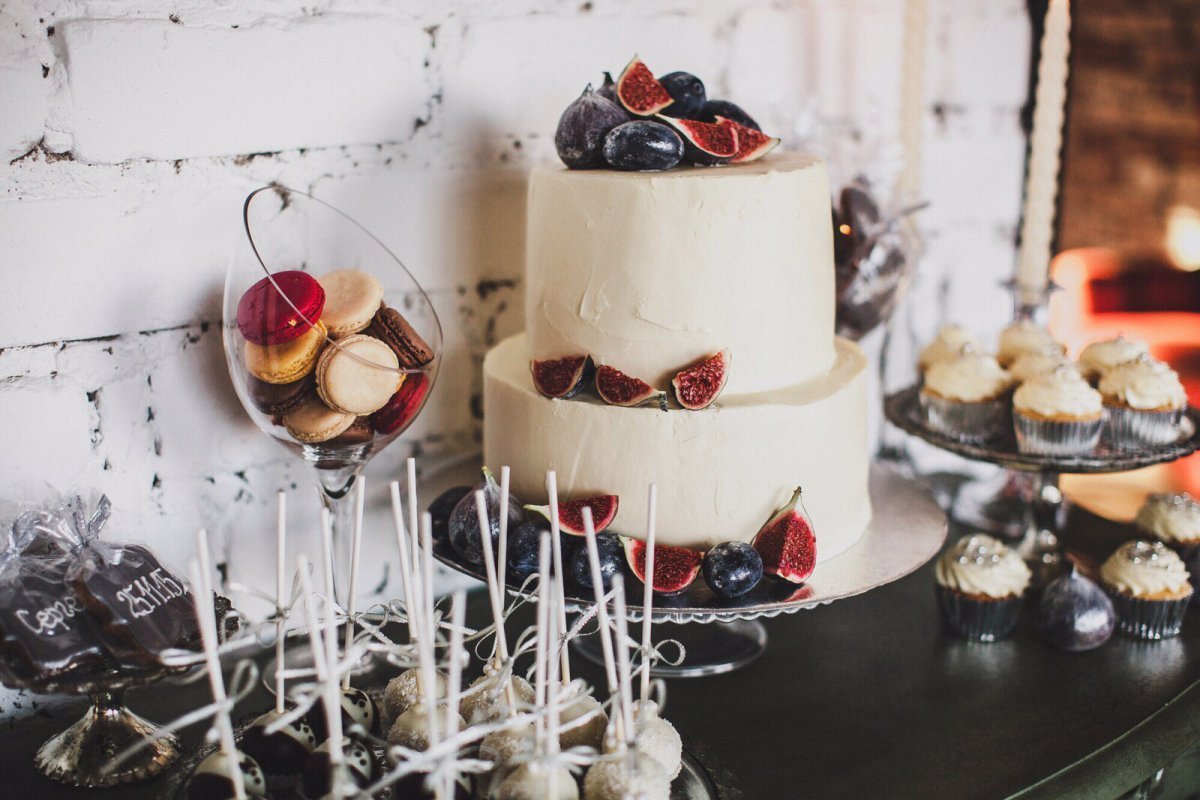 Свадебный торт с инжиром