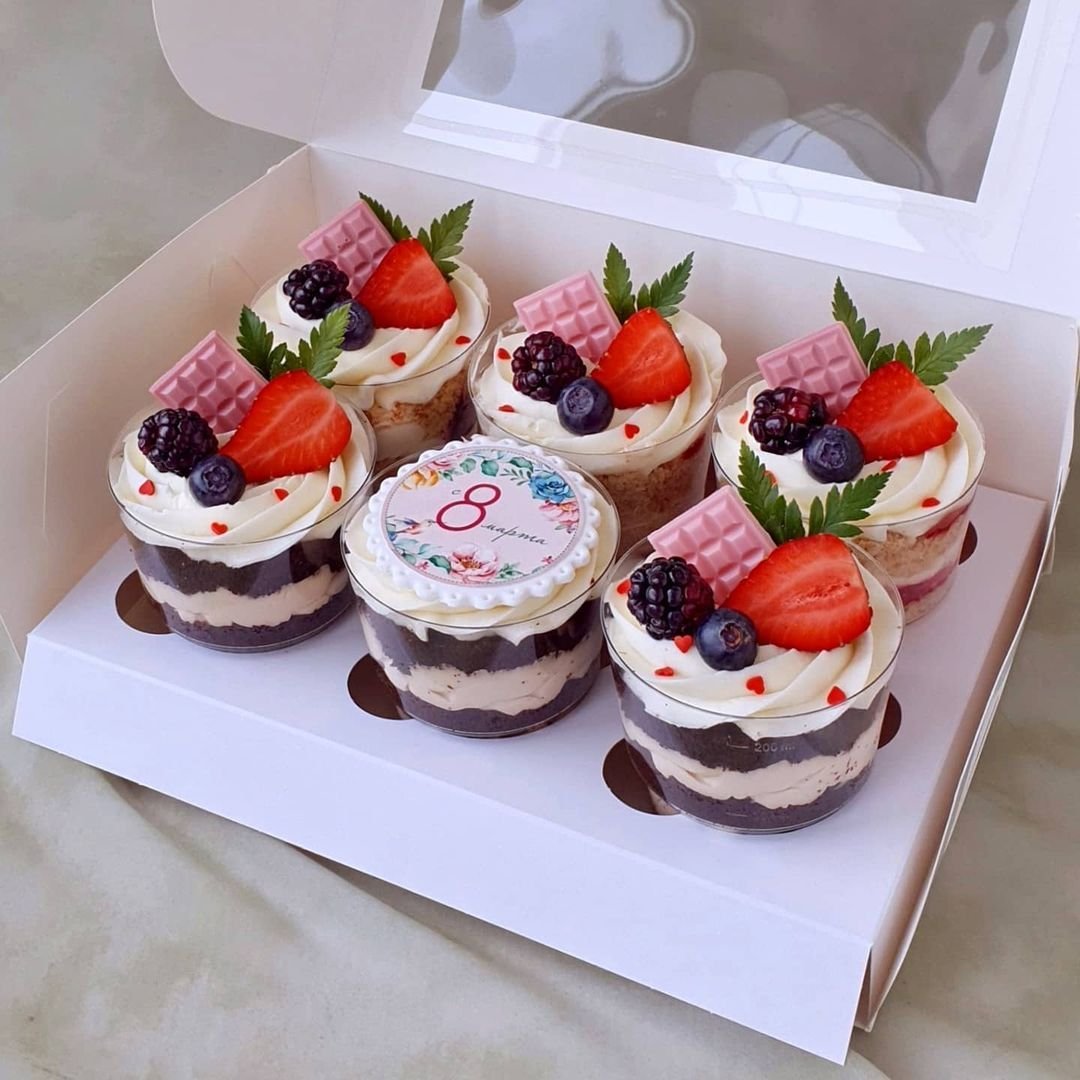 Пирожные в стаканчиках трайфлы