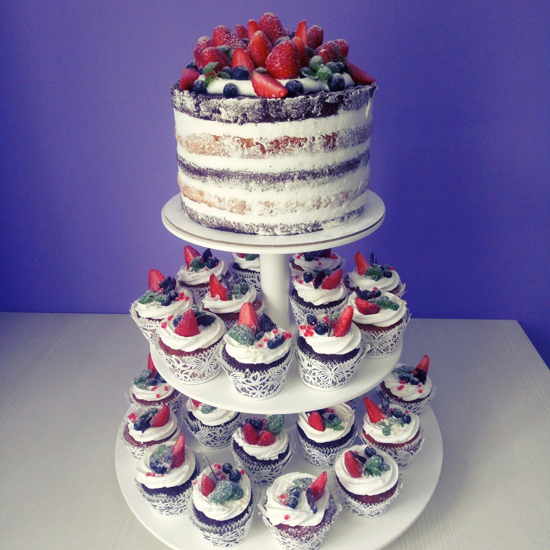 Торт с капкейками на свадьбу
