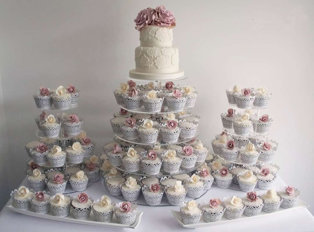 Свадебный торт с капкейками
