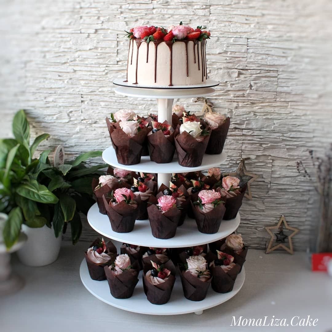 Свадебные капкейки с ягодами