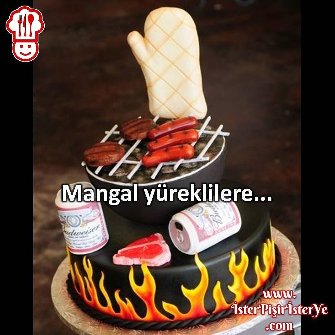 Черный торт с золотыми шарами