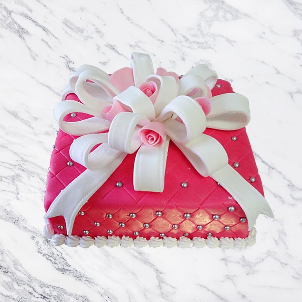 Торт в форме подарка