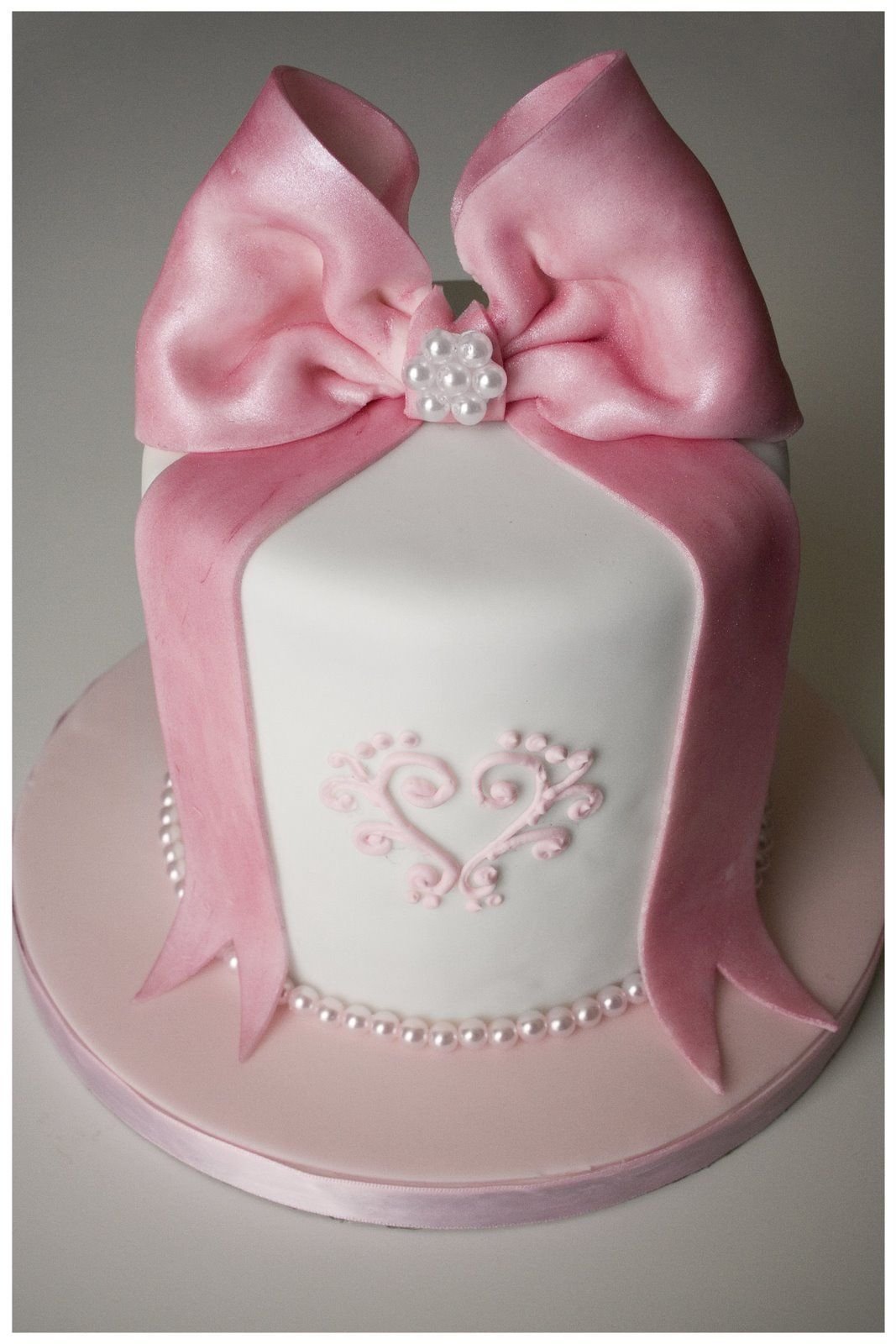 Торт с бантом