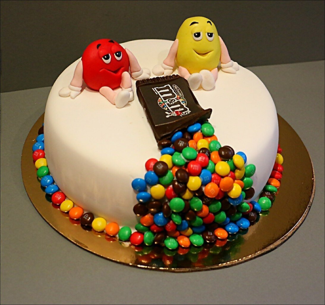 Украшение торта ммдемс