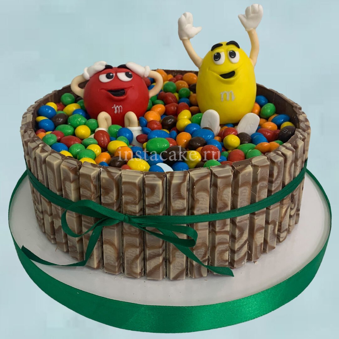 Торт из ммдемс и кит кат