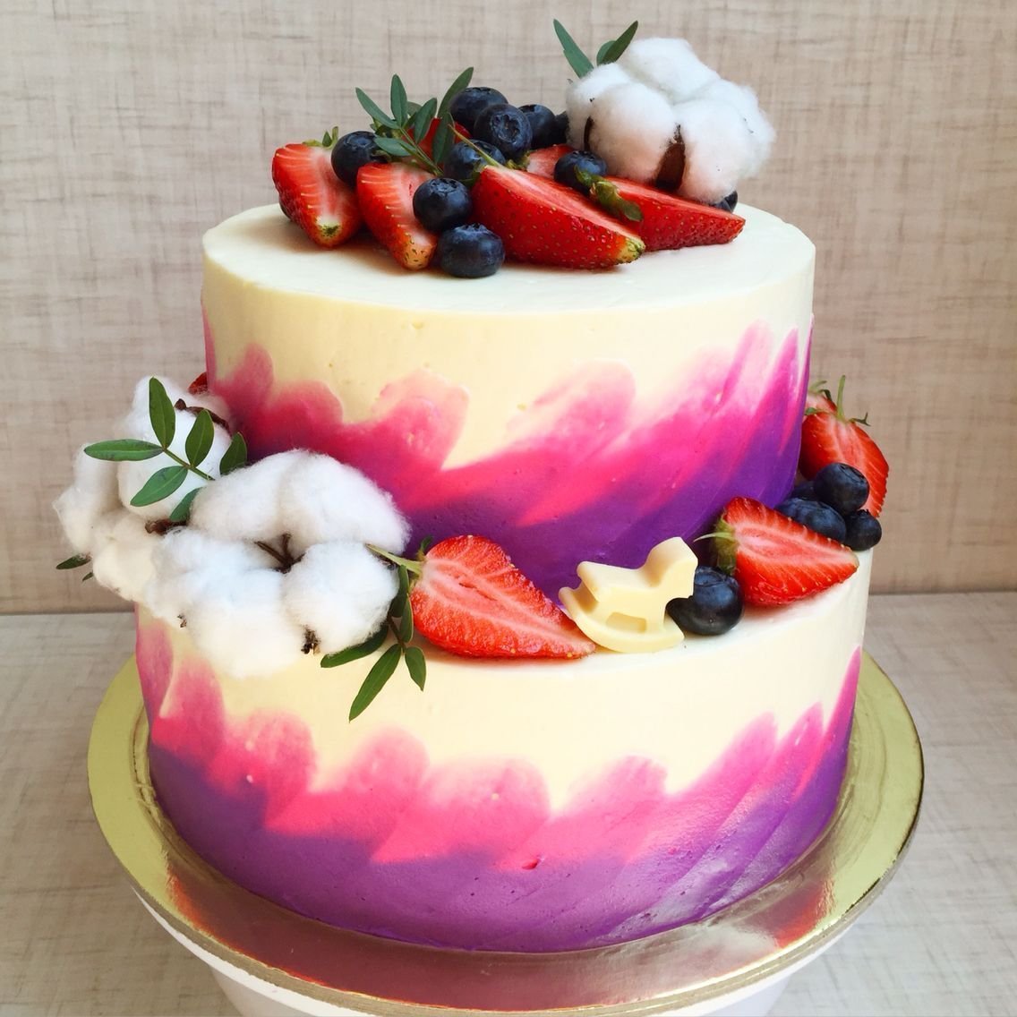 Двухъярусный торт молочная девочка