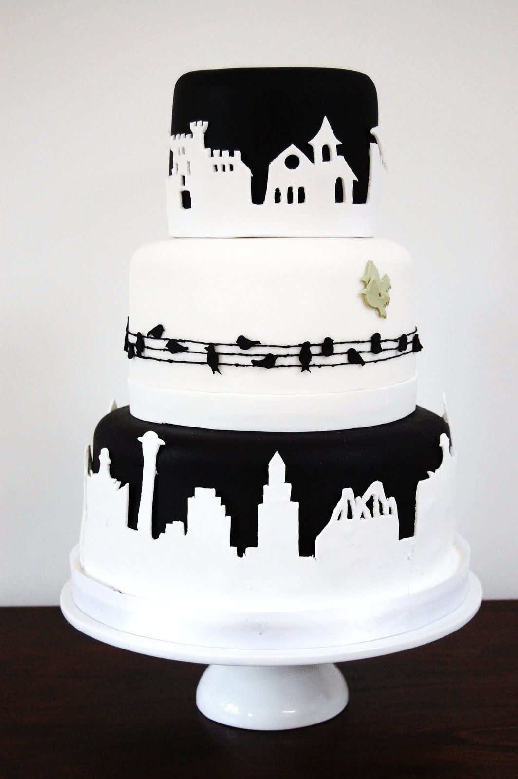 Черно белый торт для мальчика