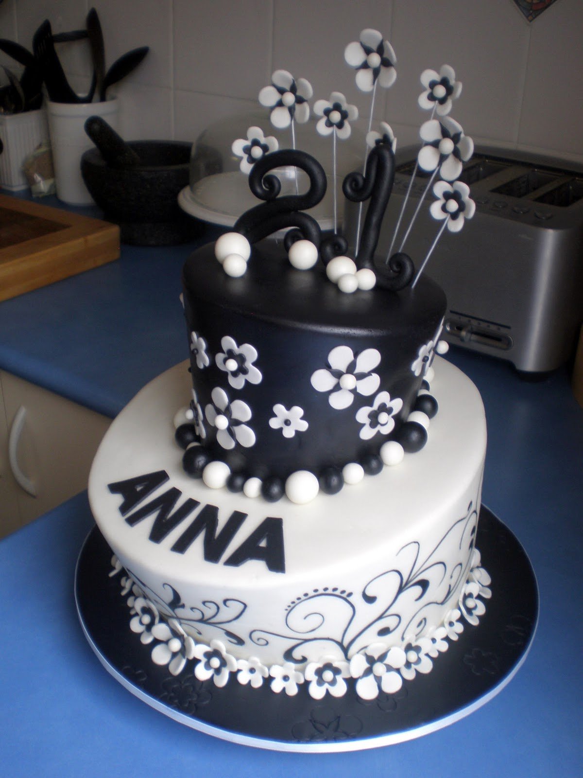 Черный торт для девочки