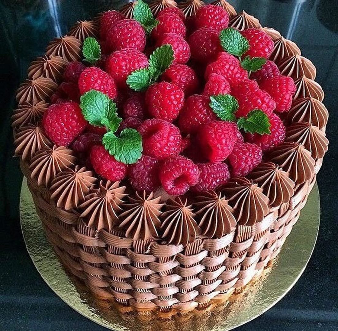 Торт корзинка с клубникой