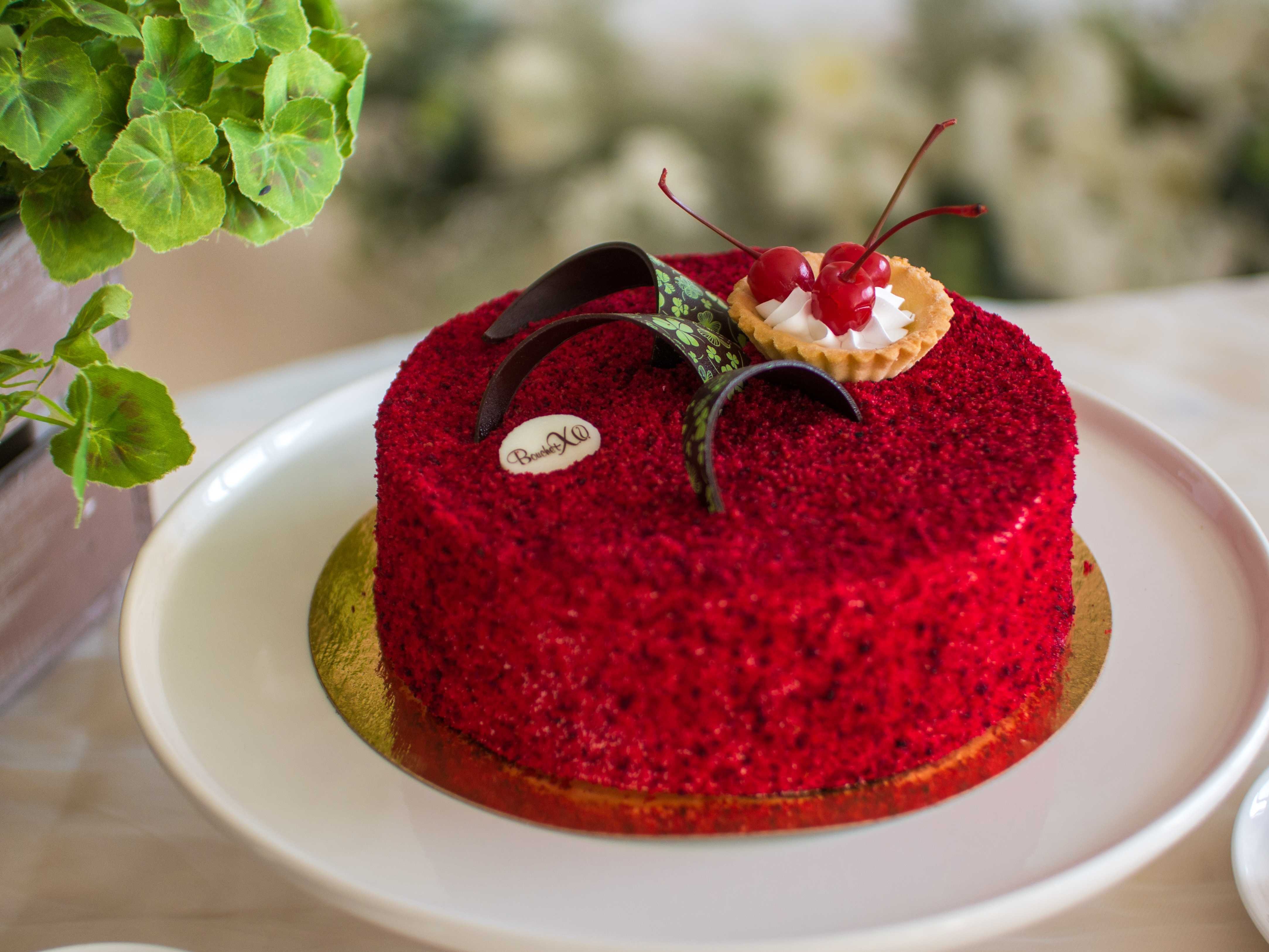 Красная кулинария. Хелла красный бархат. Торта "красный бархат" (Red Velvet).. Торт красный бархат Каширахлеб. Медовик красный бархат.