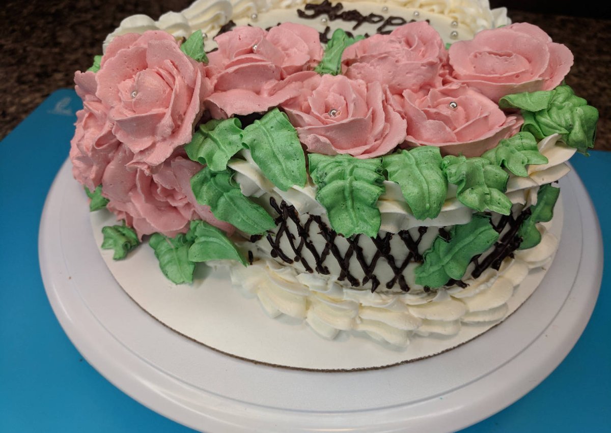 Украшение торта заварным масляным кремом