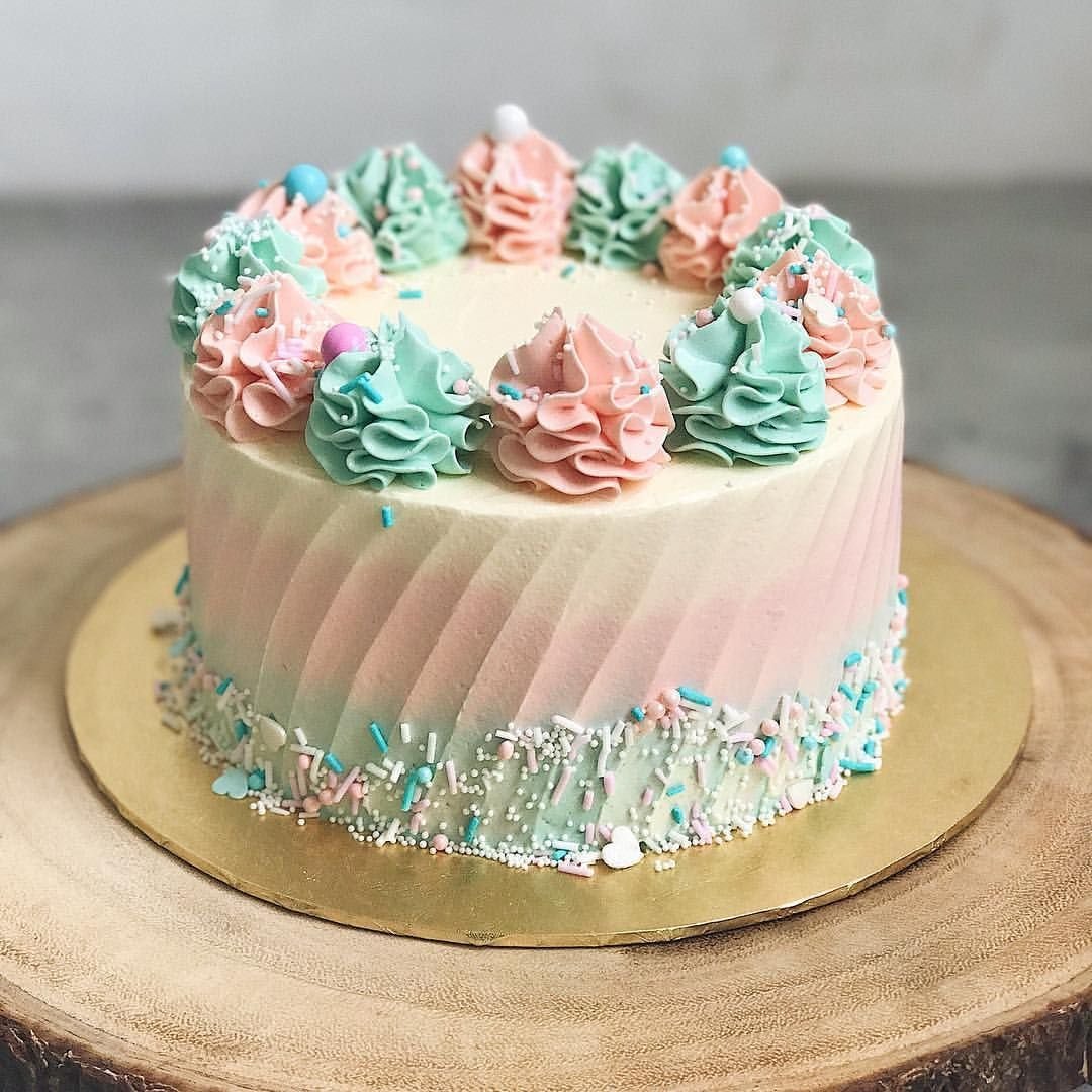 Кремовое украшение торта