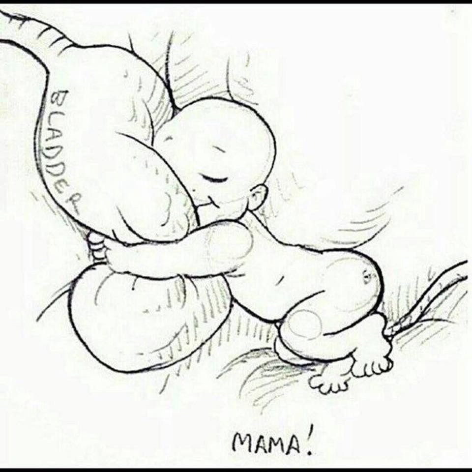 Малыш обнимает мочевой