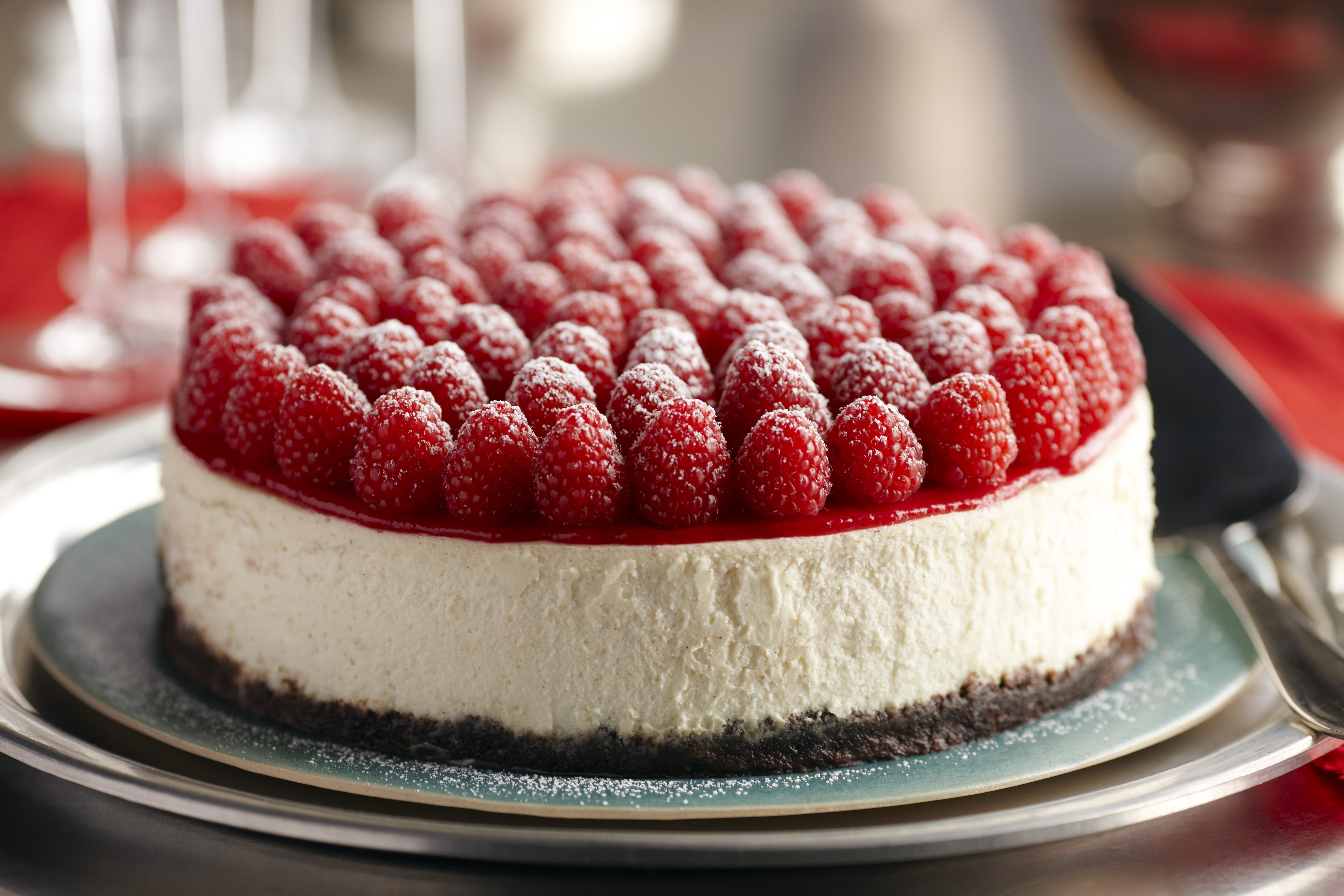 Большая картинка торта. Frambuazli Cheesecake. Торт чизкейк малиновый. Чизкейк с малиной.