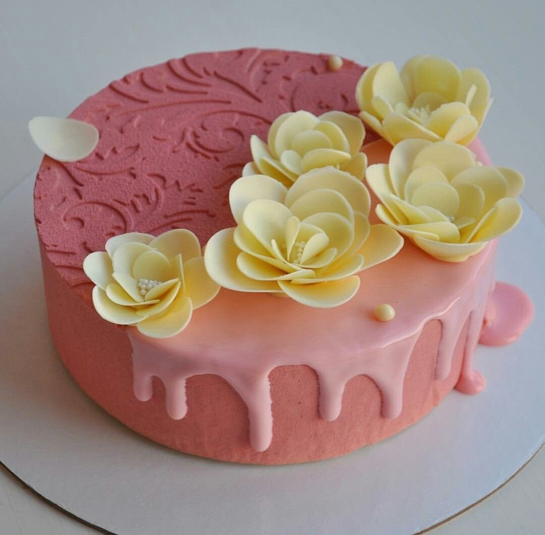 Праздничный торт мастикой