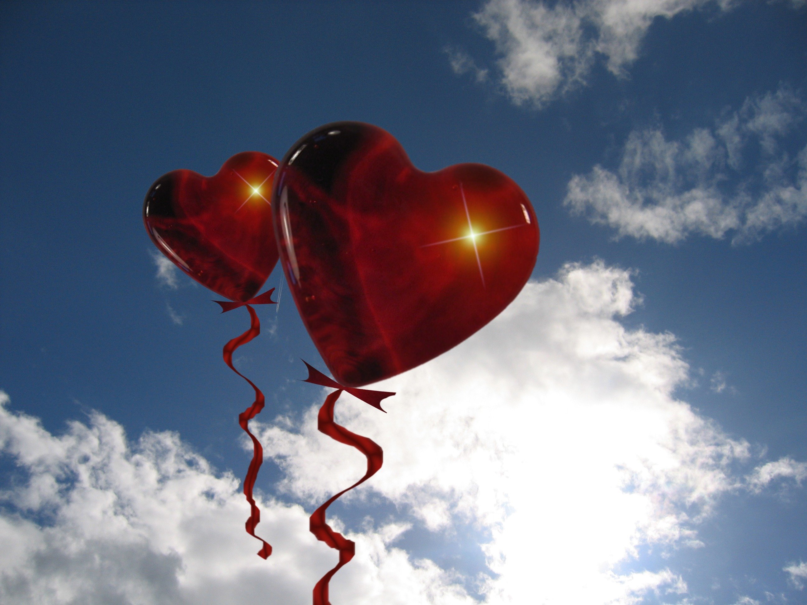 Сердце полетело. Красивое сердце. Сердце любовь. Красивые сердечки. Воздушный шарик сердце в небе.