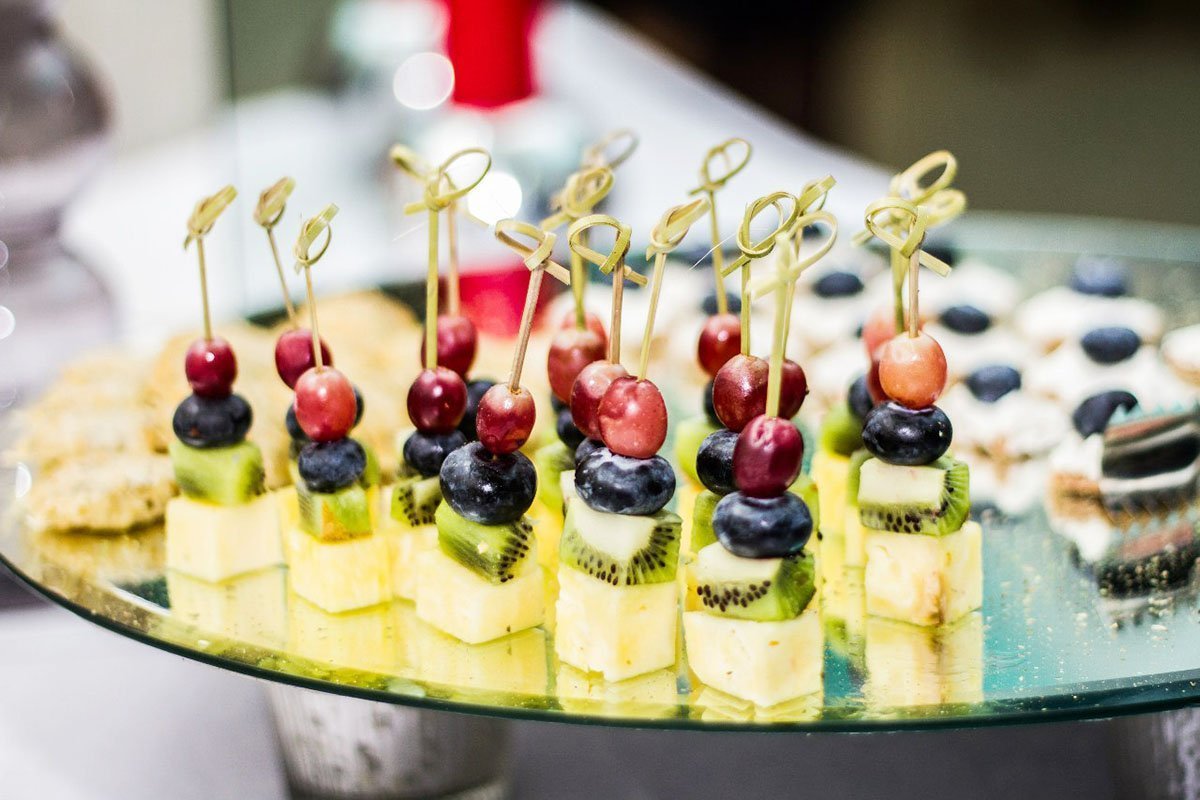 Фруктовые шпажки для фуршета