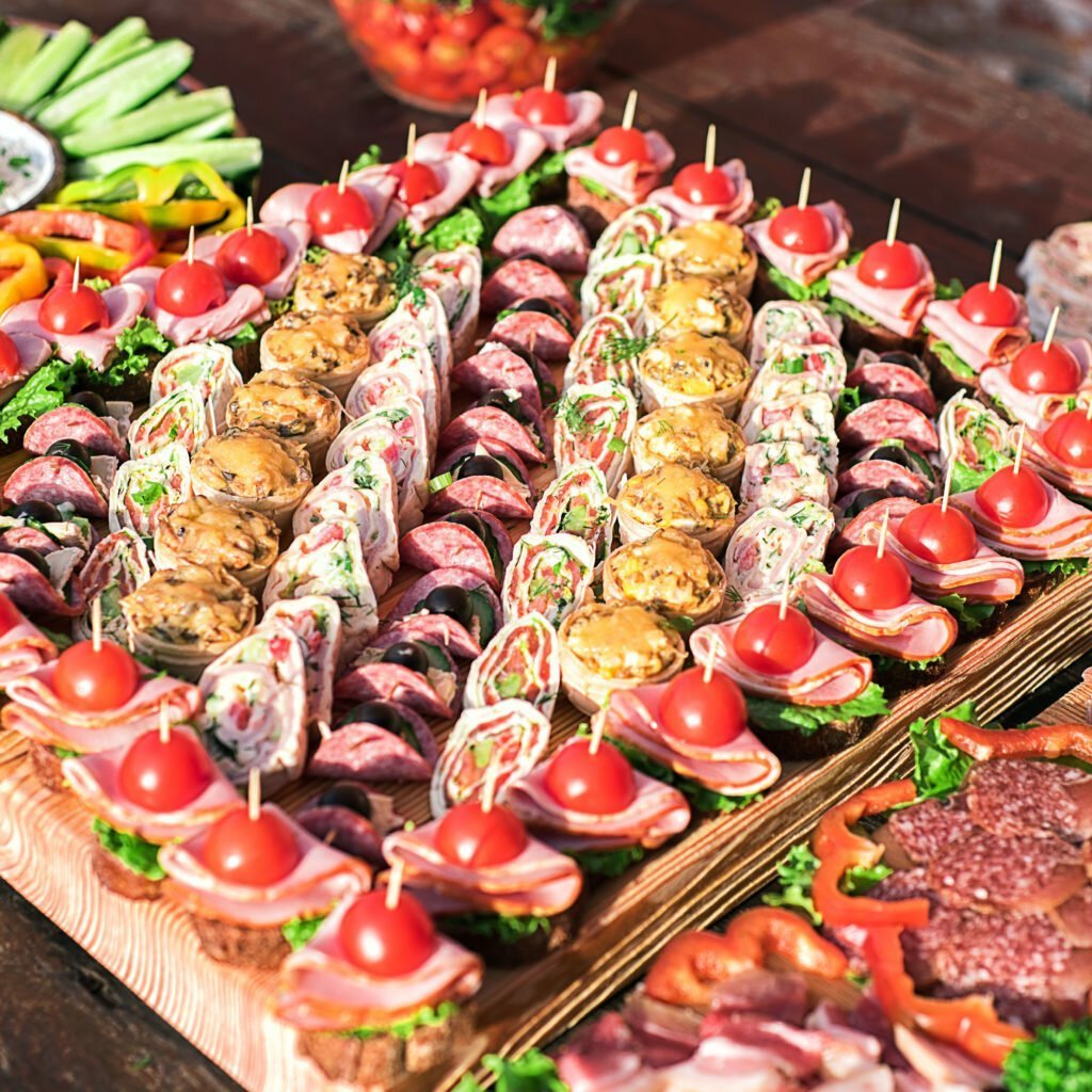 • Канапе «ананасовый кораблик»