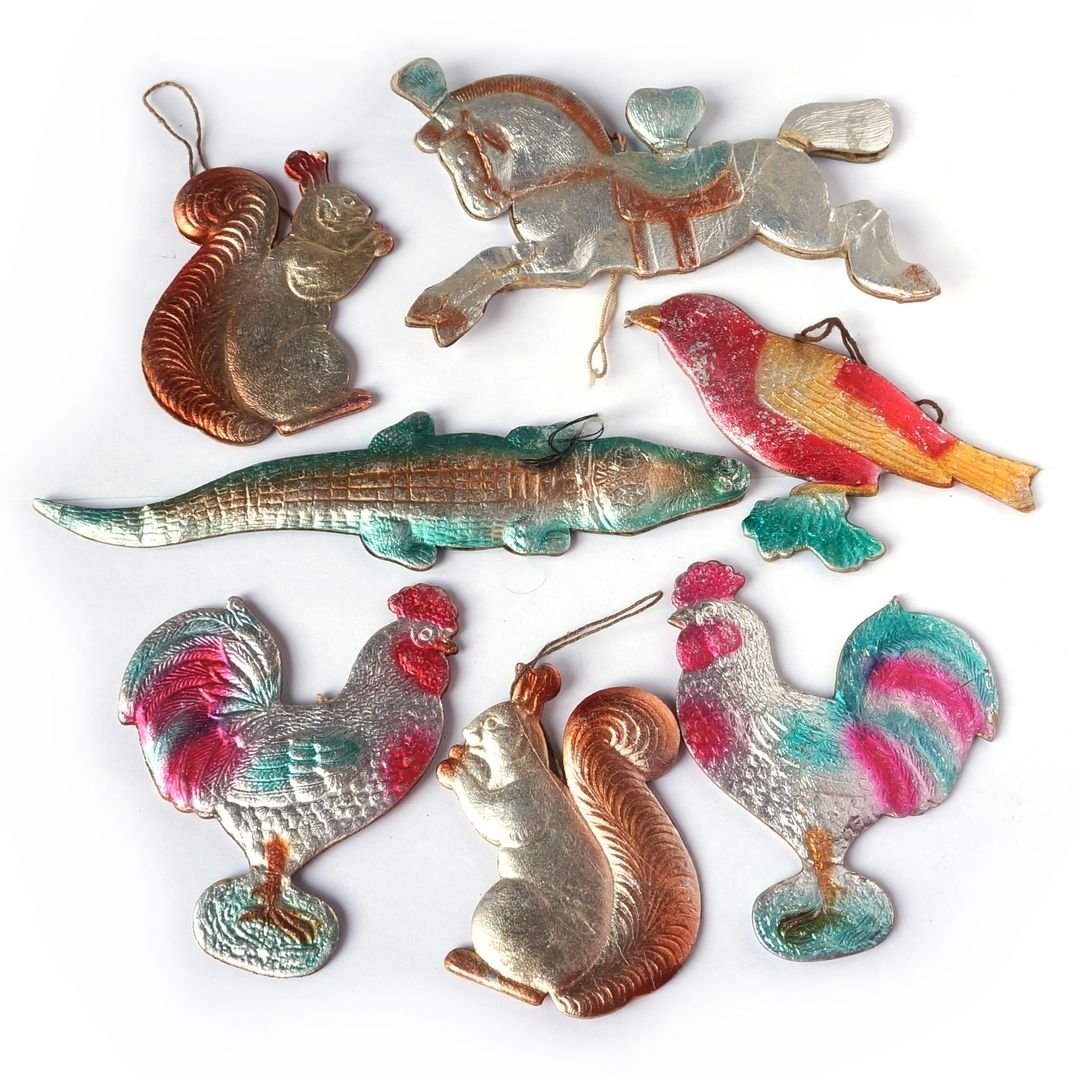 Старые елочные игрушки на прищепках