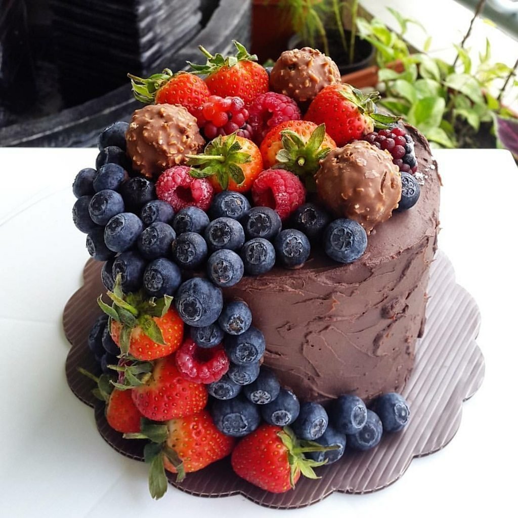 Торт сыну с ягодами