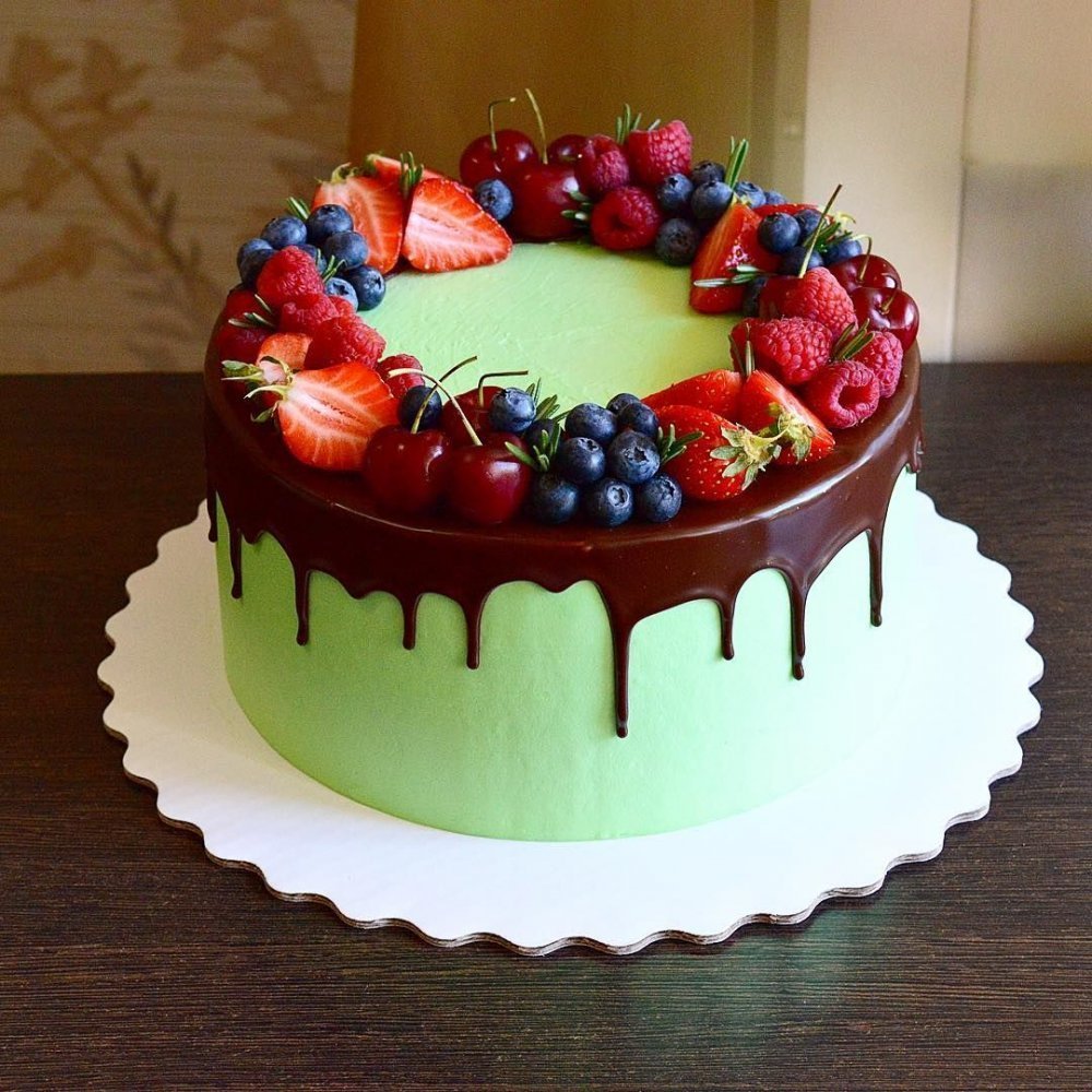 Торт с макаронс и безе