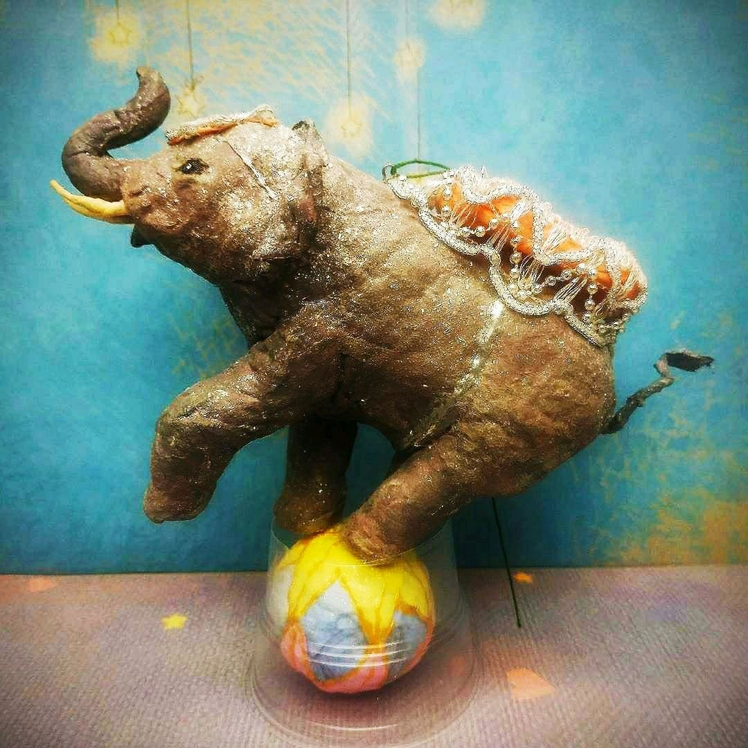 Цирковой слон игрушка
