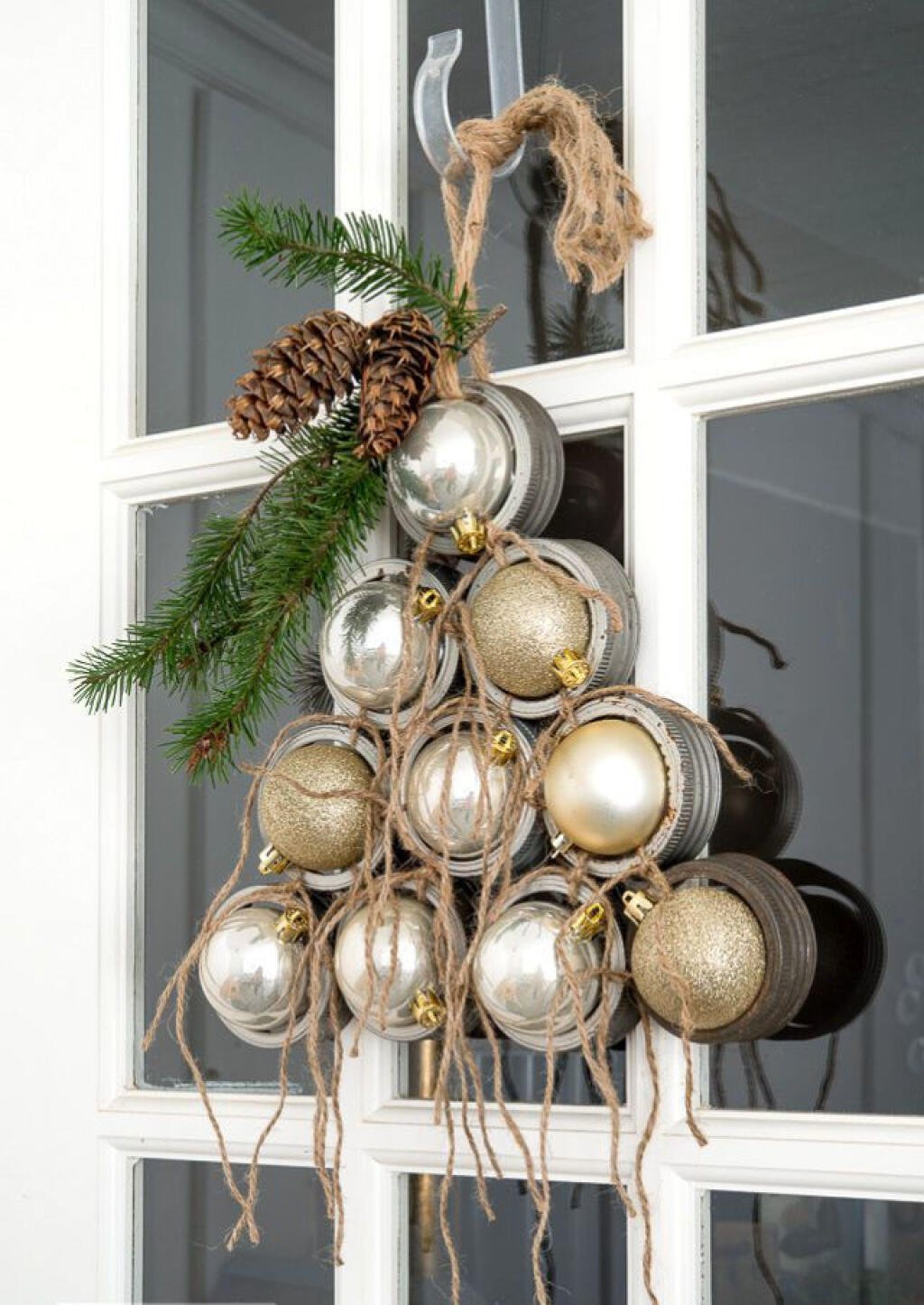 Венок из елочных шаров